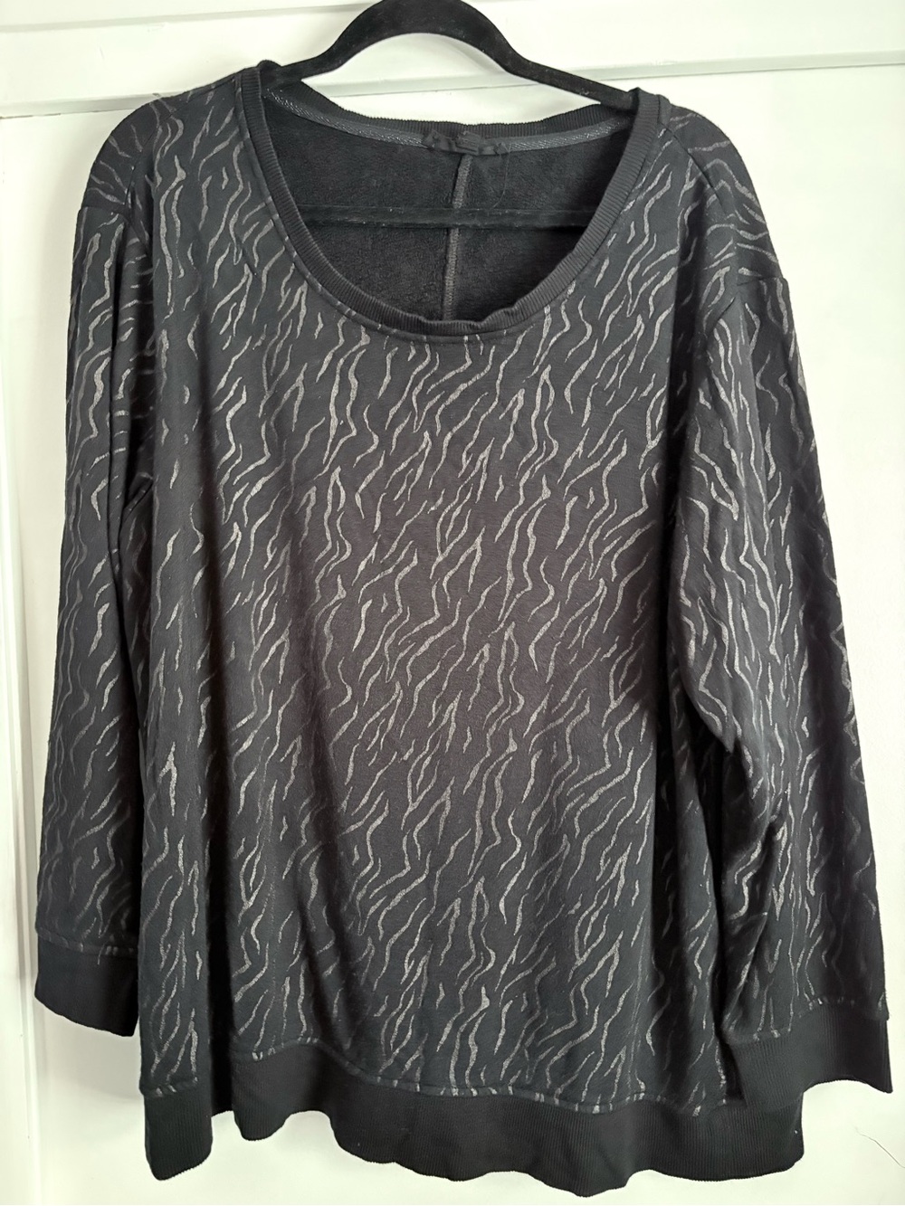 Jane and Delancey Black Long-Sleeve Pullover with Silver Wave Print